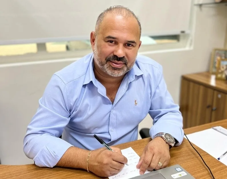 Vereador Adriano Tica solicita atualização sobre estudo para construção de escada no bairro Portal dos Ipês