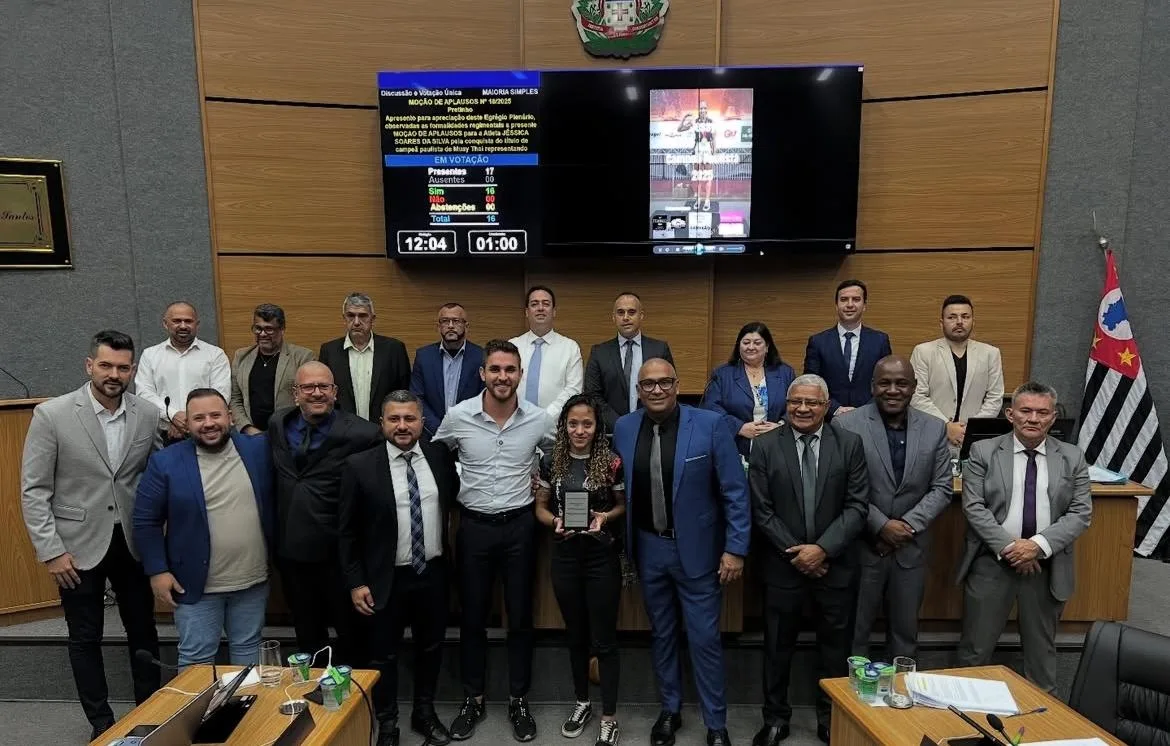 Câmara Municipal de Cajamar homenageia atleta Jéssica Soares da Silva pela conquista no Muay Thai