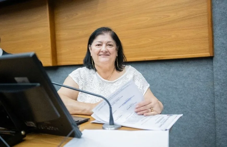 Izelda cobra informações sobre regularização de escrituras no bairro Guaturinho