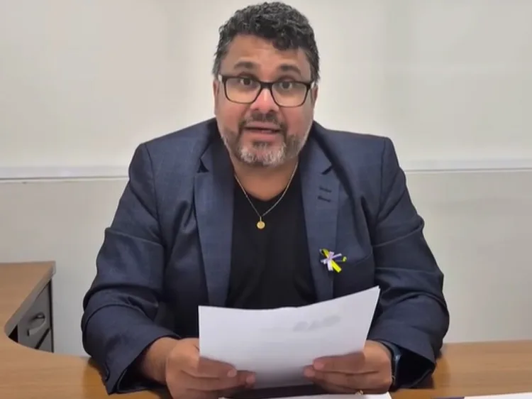 Vereador Edinho indicação solicitando informações sobre manutenção de brinquedos em praças públicas