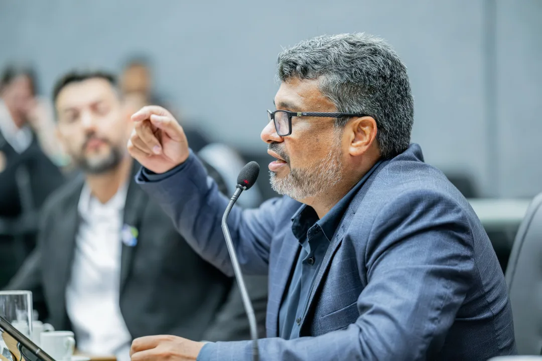 Vereador Edinho Domingues propõe combate a presença de ar na rede da Sabesp