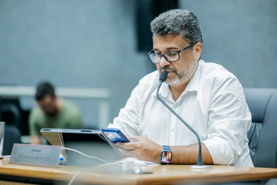 Edinho solicita informações sobre recapeamento asfáltico em Cajamar