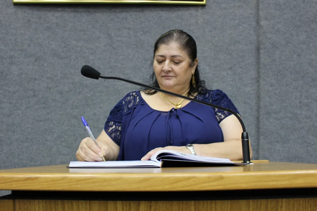 Izelda pede manutenção e reforma da EMEB Thais de Almeida Alves