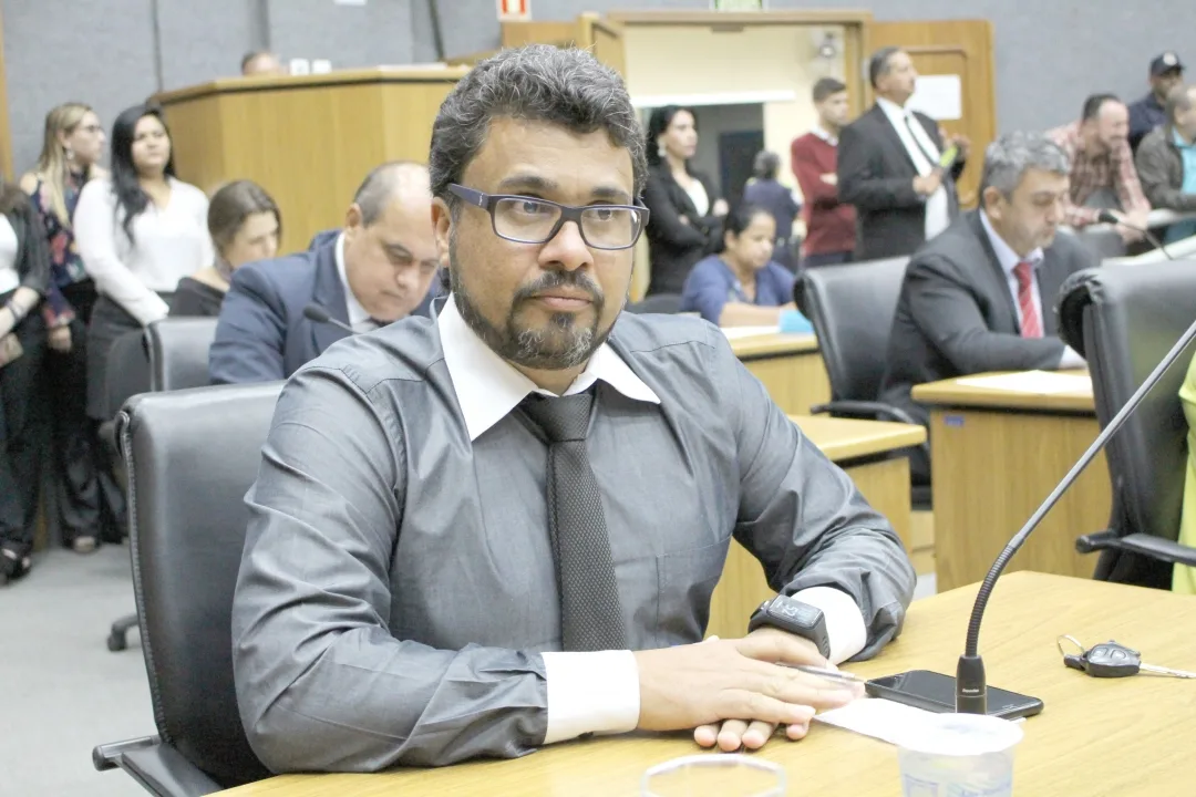 Edinho Domingues fiscaliza contratação de empresa de limpeza 