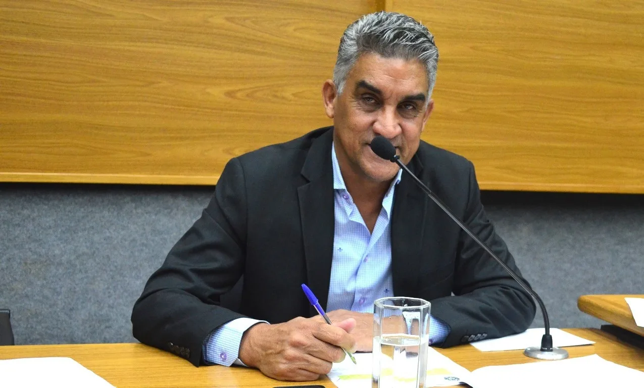 Pezão solicita pavimentação e rede de energia para Olaria