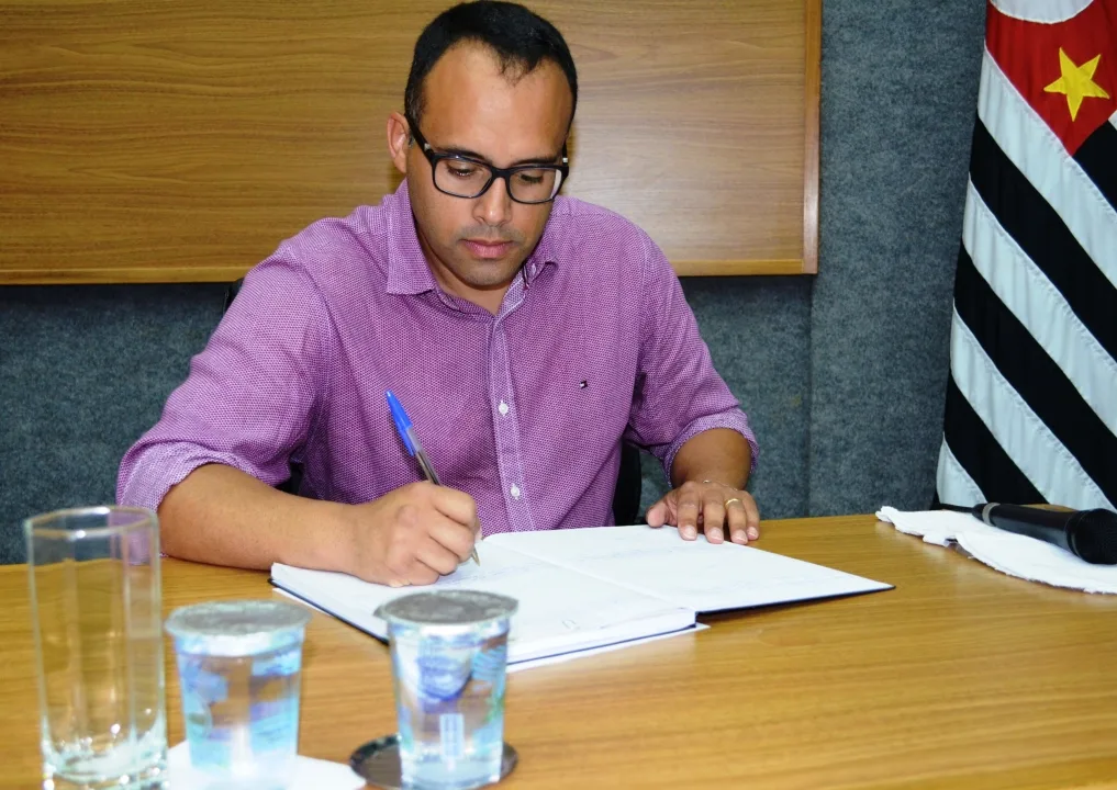 Lê Martins pede construção de Praça Urbanizada no Parque São Roberto