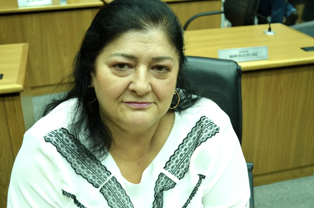 Vereadora Izelda requisita ônibus para alunos da ETEC