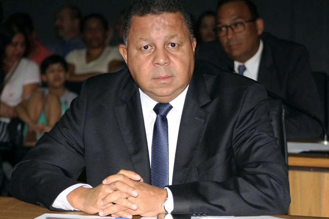 Vereador Cidão requer calçada adequada no Parque Paraíso