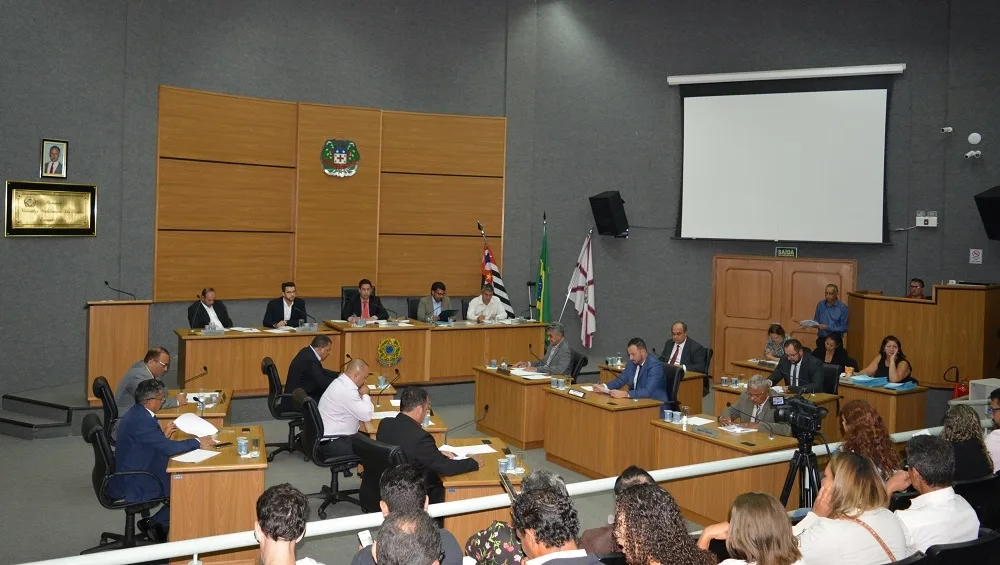 Câmara Municipal homenageia enfermagem do município