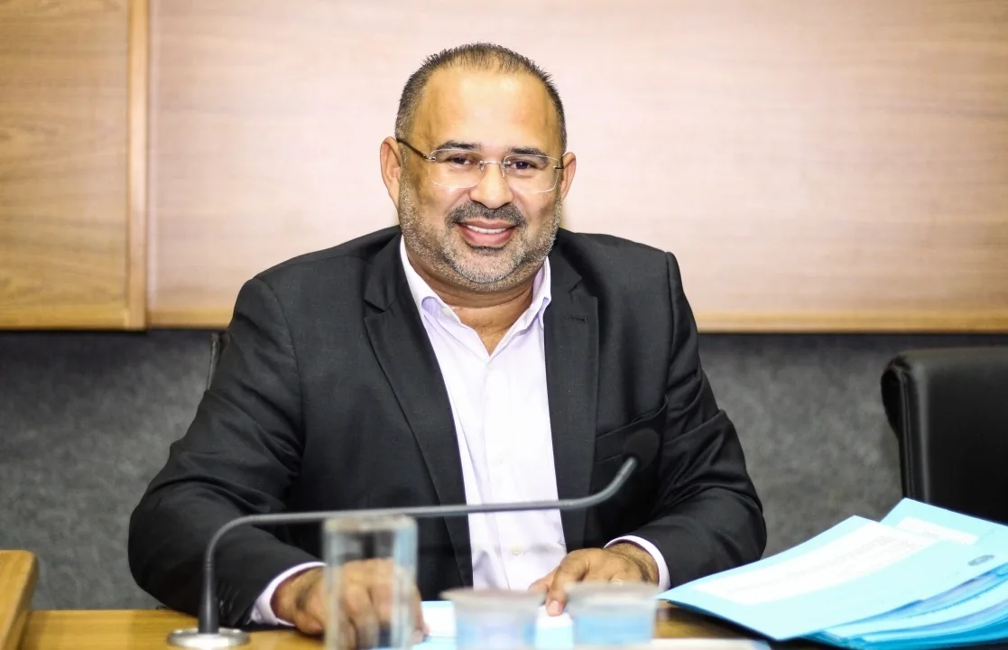 Adriano Tica solicita cronograma de Combate à Dengue