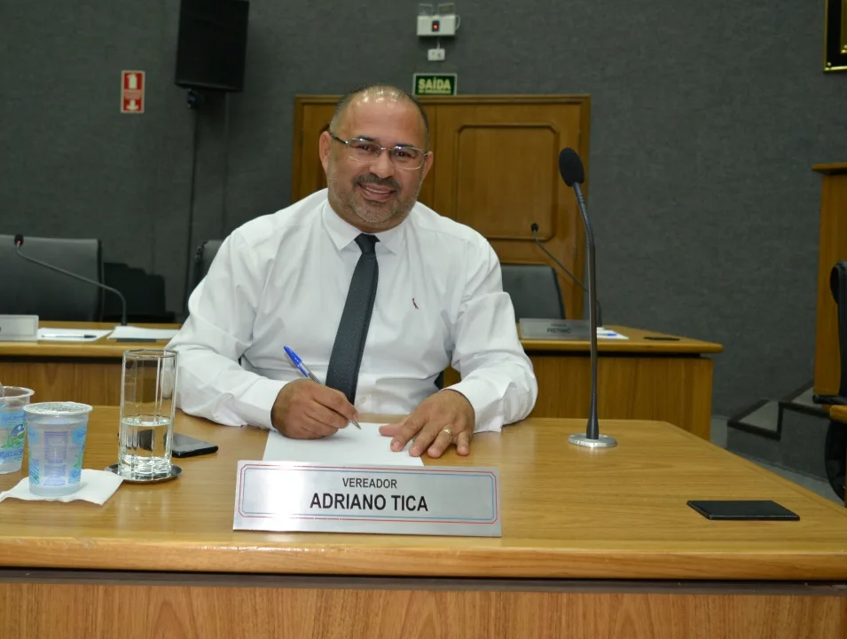 Adriano Tica pede melhorias em diversos locais do município