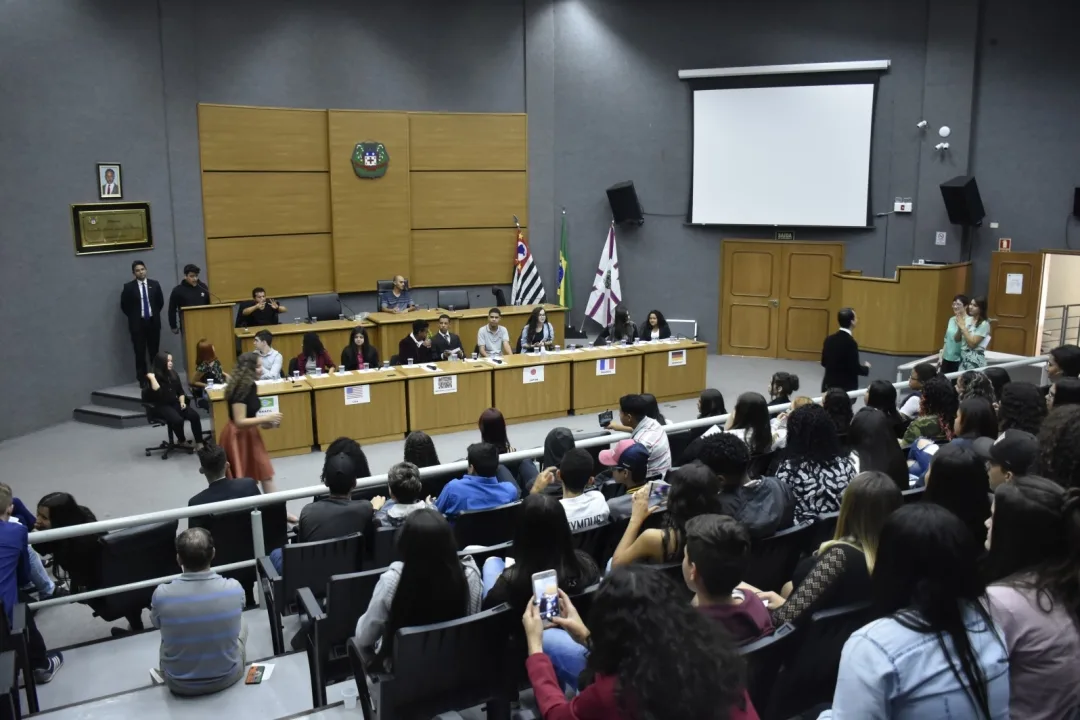 Alunos da EMEB Antônio Pinto realizam Projeto Interdisciplinar na Câmara