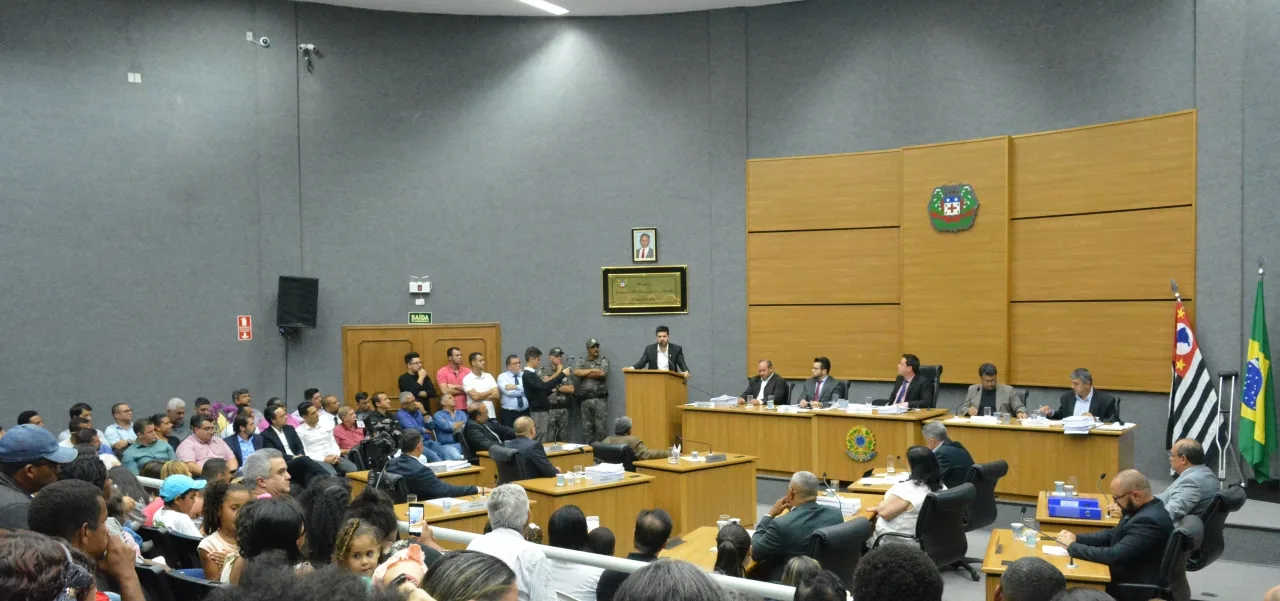 Câmara aprova aumento salarial de servidores municipais