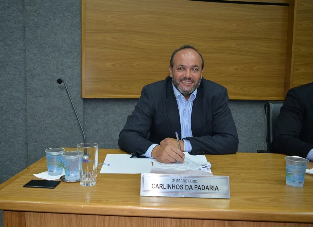 Carlinhos da Padaria requer reforma completa no Cemitério Municipal