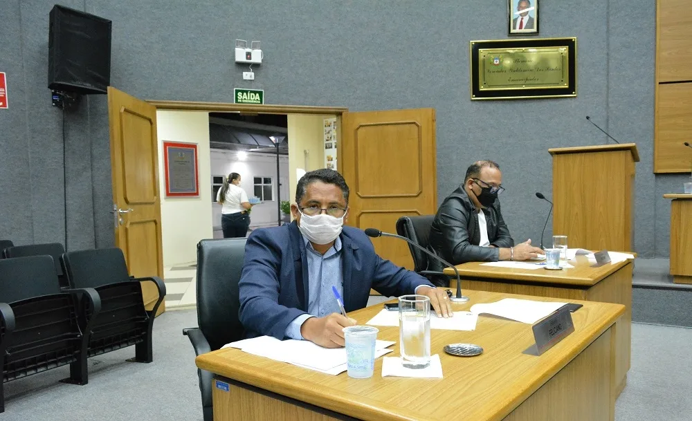 Feliciano quer álcool em gel disponível no transporte público