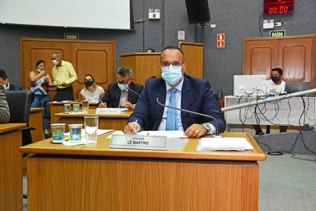 Lê Martins solicita atenção com o Parque São Roberto II