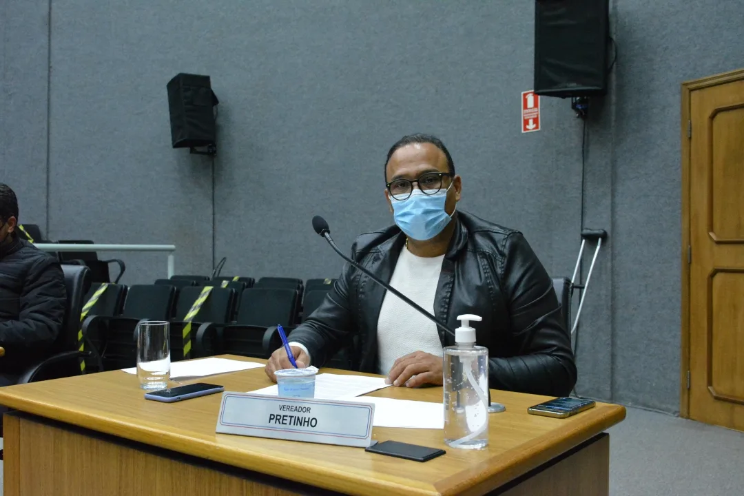 Pretinho cobra empenho da administração pública para solucionar o trânsito excessivo 