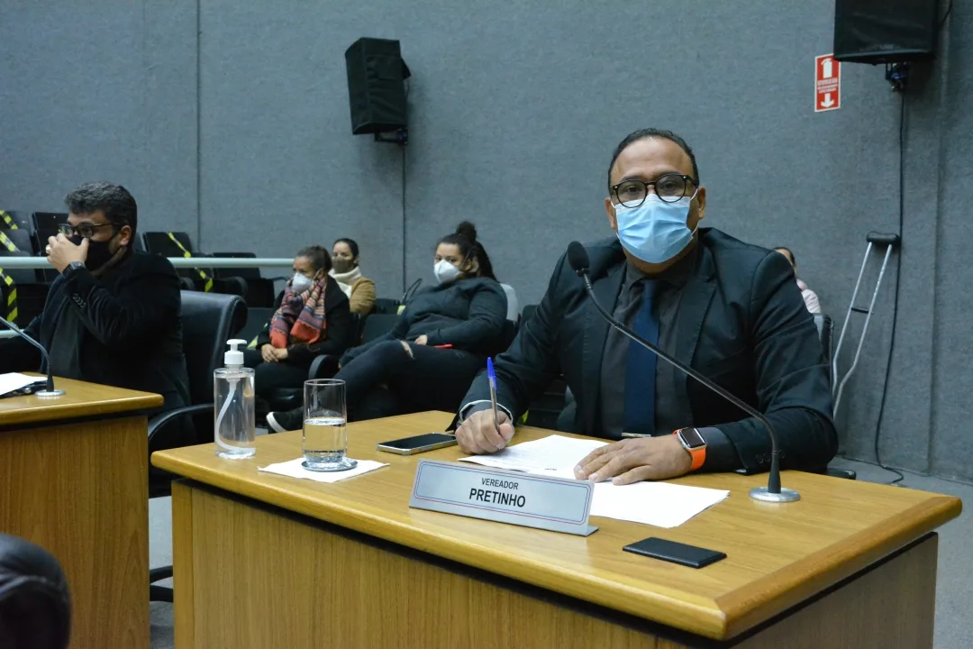 Pretinho apresenta Moção de Aplausos em homenagem ao Dia Internacional do Orgulho LGBTQIA+