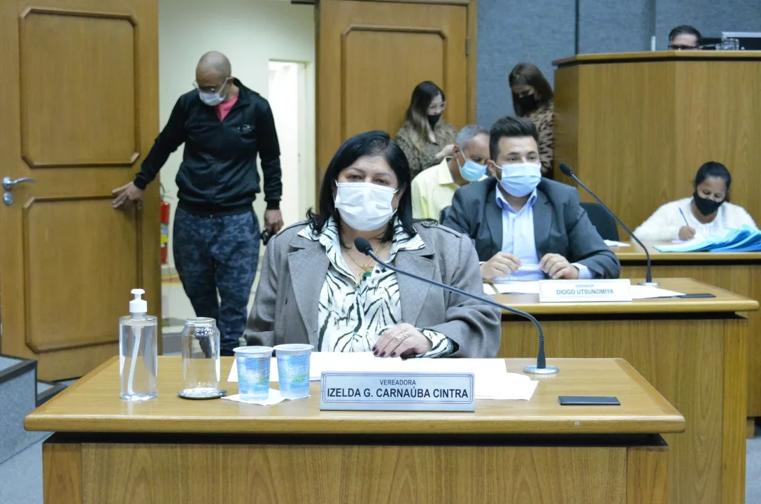 Izelda apresenta Moção de Apelo por reabertura do Fundo Social no Polvilho 