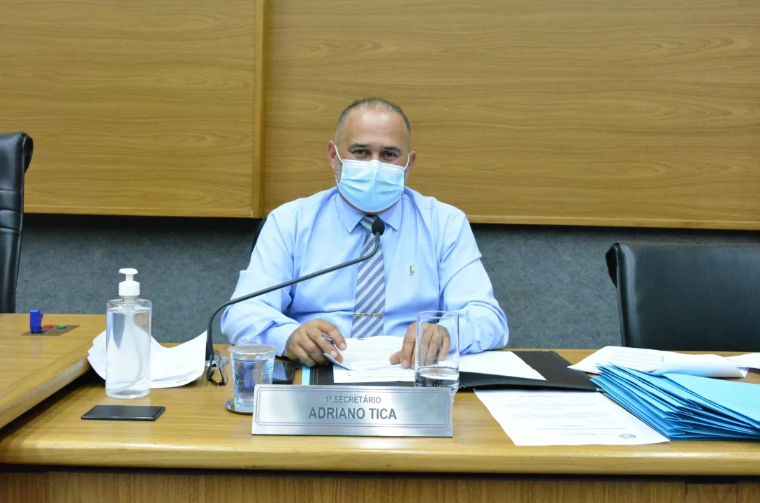 Adriano Tica pediu atenção com a erosão da Rua Sucupira no Portal 