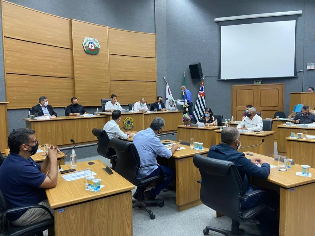 Câmara aprova aumentos de vale alimentação e  salario da Educação e novos cargos na Saúde