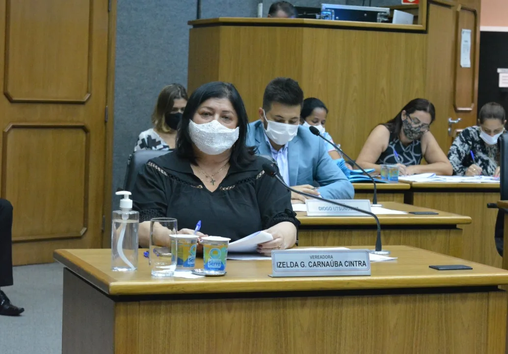 Izelda pede manutenção urgente do córrego sob a Bento da Silva Bueno