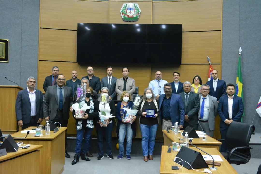 Edinho homenageia figura tradicional e UBS do Centro recebe nome do Vereador Ditinho