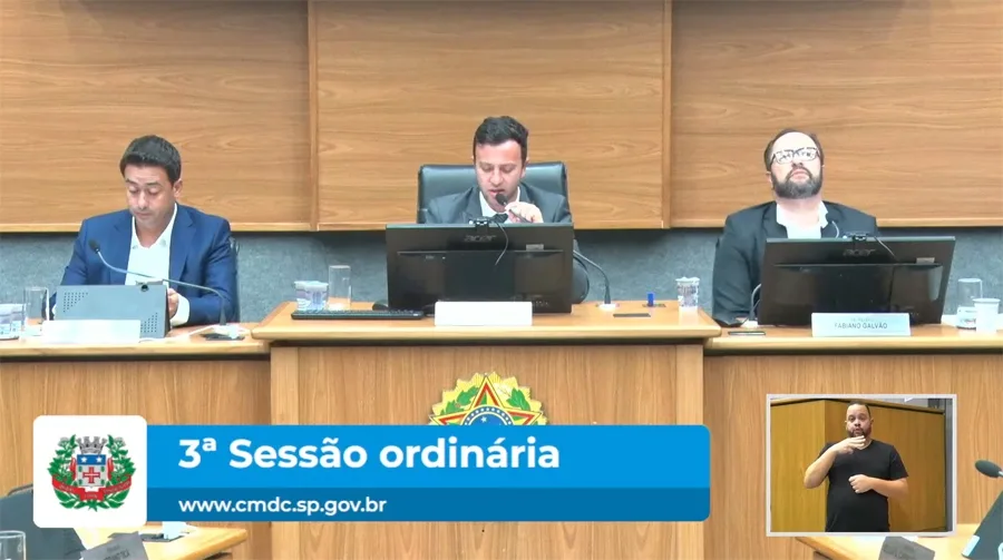 Você sabia que é possível assistir as sessões da Câmara Online ?