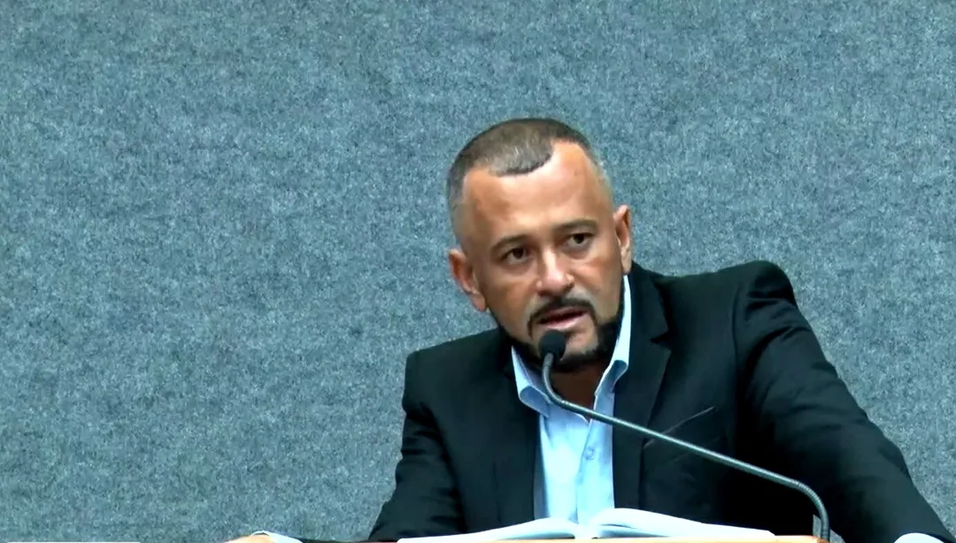 Vereador Flávio Comajo sugere a criação do prêmios aos professores e gestores