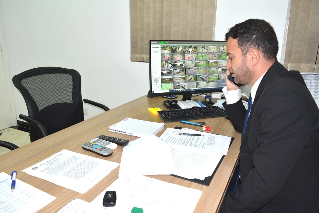 Manutenção da iluminação em praça no Polvilho é indicada por Clebinho