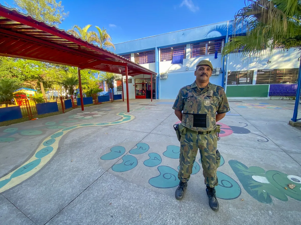 Agora é Lei: segurança armada na porta das escolas de Cajamar