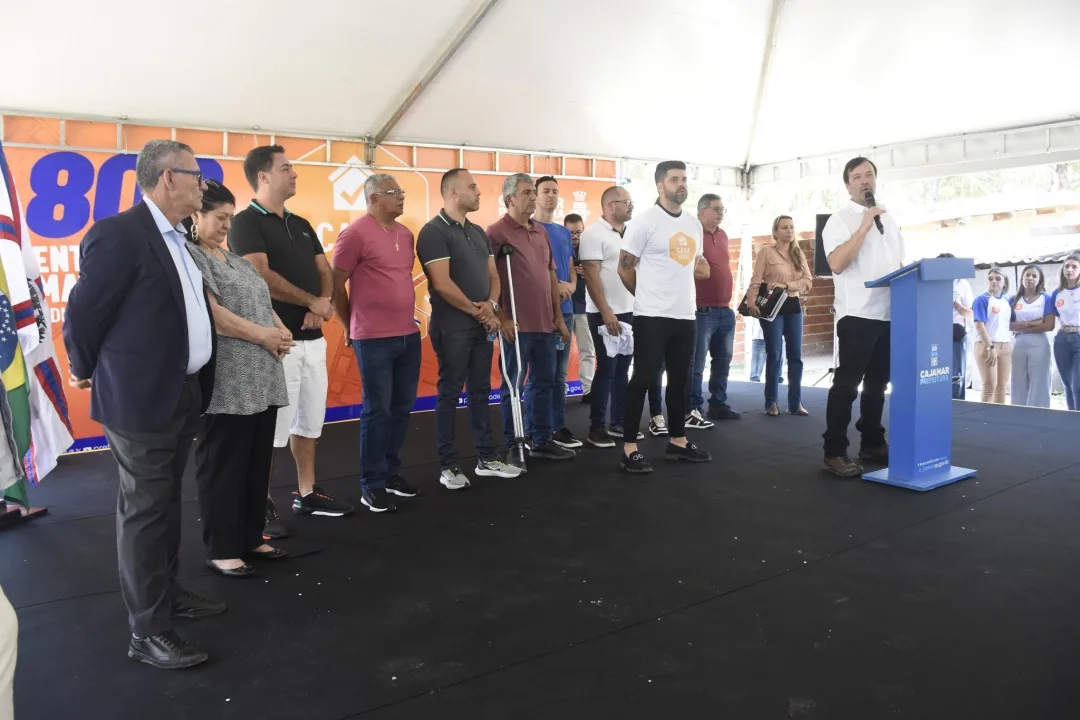 Vereadores participam de entrega de 800 títulos de propriedade no Jardim Maria Luiza
