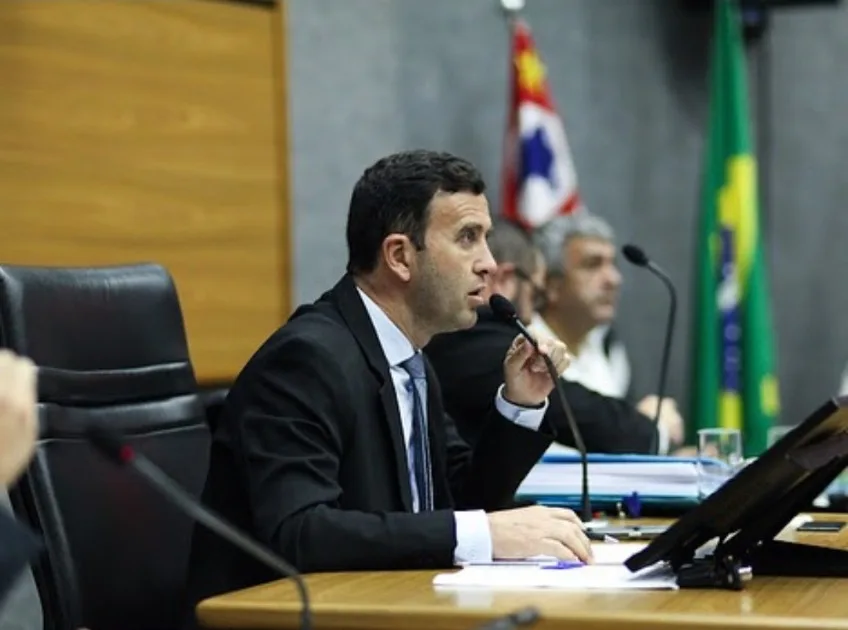 Vereador Clebinho apresenta Moção de Aplausos em Homenagem ao Dia do Servidor Público