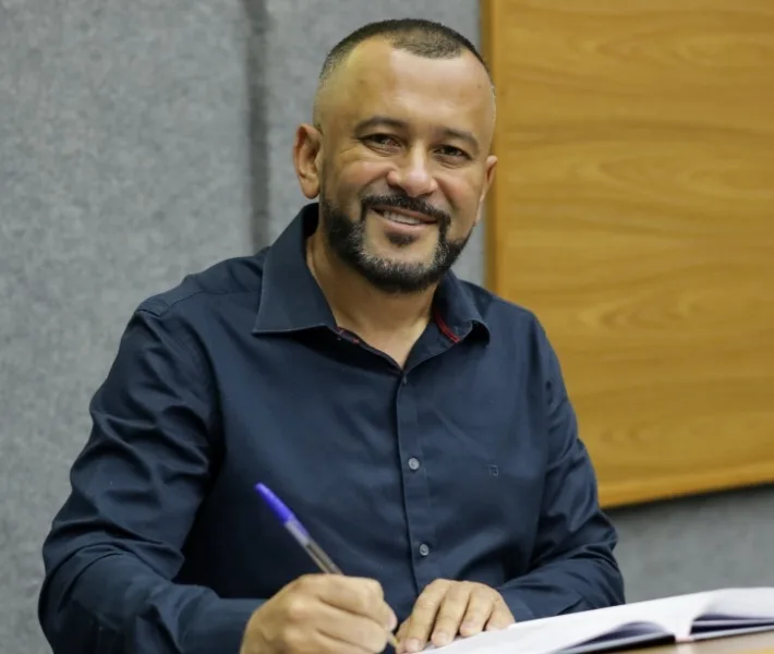 Vereador Flavio Comajo cobra informações de instalação de uma Farmácia 24hrs em Jordanésia