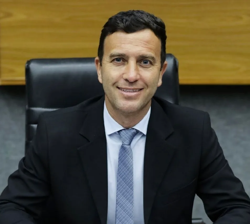 Vereador Clebinho pede explicações sobre mudança no embarque e desembarque no km 42 