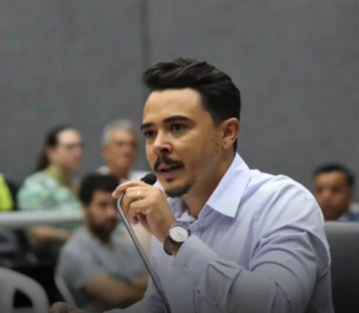 Vereador Pingo propõe estudo técnico para avaliar proibição de estacionamento na rua Milck Félix