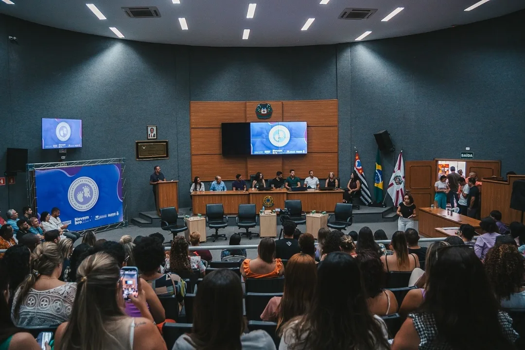 Fundo Social promove evento especial Novembro Roxo na Câmara Municipal