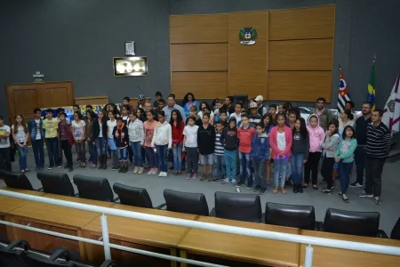 E.E. Suzana Dias realizou SARAU LITERÁRIO na Câmara Municipal 