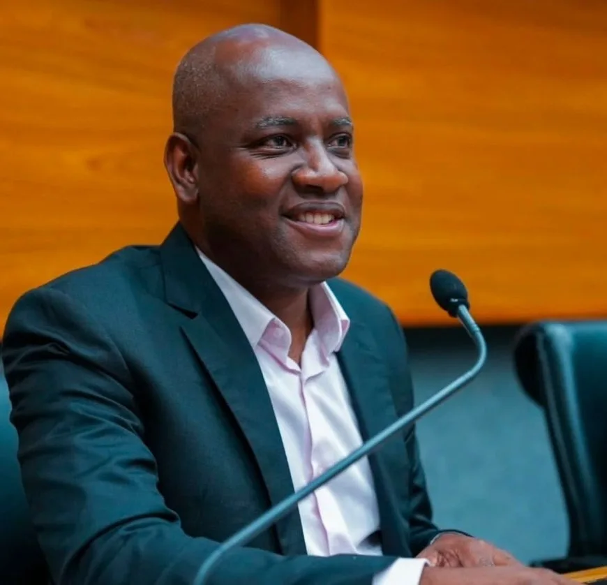 Vereador Reinaldo Santos cobra explicações sobre remoção de estruturas em pontos de ônibus de Cajamar