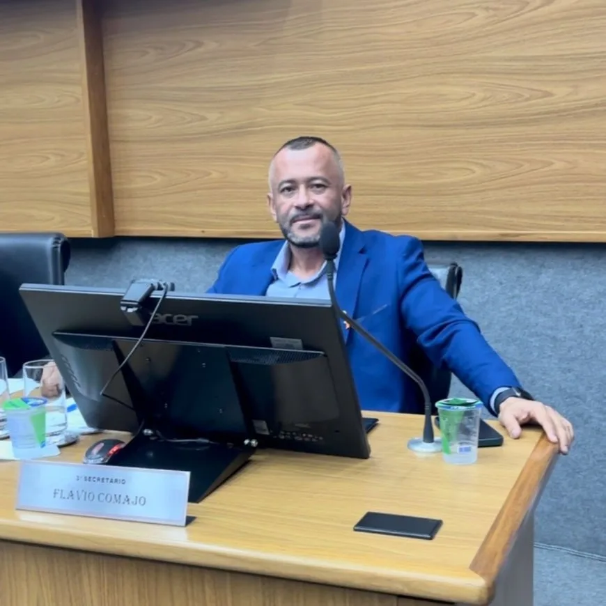 Vereador Flavio Comajo propõe instalação de painéis interativos com botão de emergência nos pontos de ônibus de Cajamar